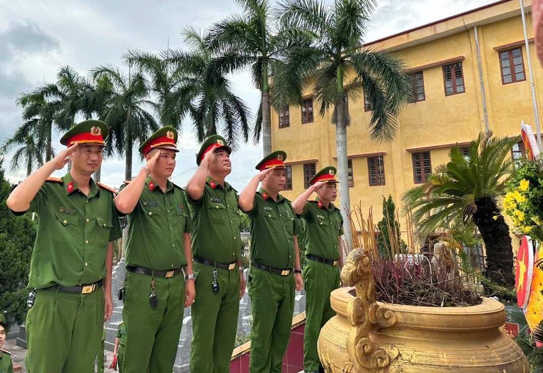 Công an xã Nam Thanh Miện: Lan toả tinh thần “Uống nước nhớ nguồn” trong tháng 7 tri ân